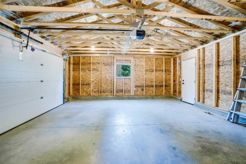 31-29066 Range Road 52, Rural Mountain View County, AB - Indoor Photo Showing Garage