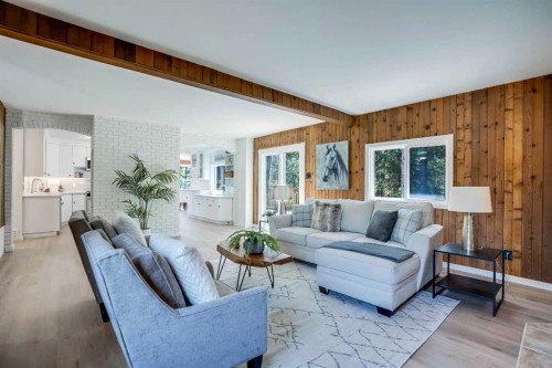 31-29066 Range Road 52, Rural Mountain View County, AB - Indoor Photo Showing Living Room