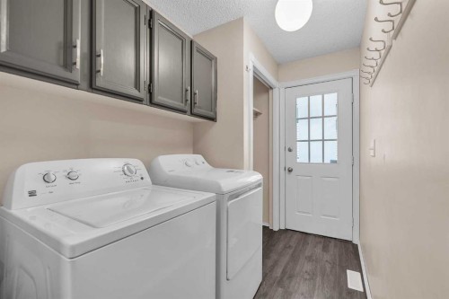 147 Scenic Way Nw, Calgary, AB - Indoor Photo Showing Laundry Room