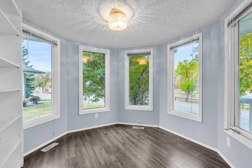 147 Scenic Way Nw, Calgary, AB - Indoor Photo Showing Other Room