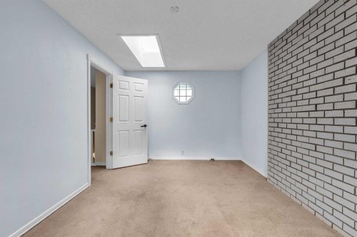 147 Scenic Way Nw, Calgary, AB - Indoor Photo Showing Other Room