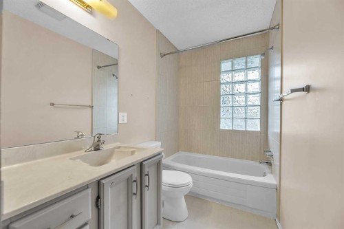 147 Scenic Way Nw, Calgary, AB - Indoor Photo Showing Bathroom