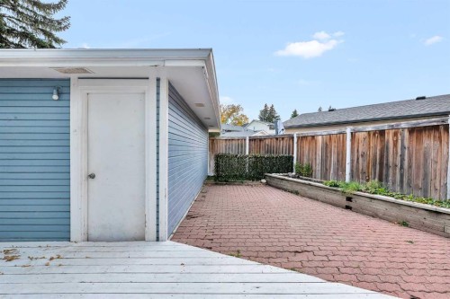 147 Scenic Way Nw, Calgary, AB - Outdoor With Exterior