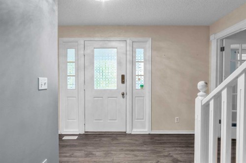 147 Scenic Way Nw, Calgary, AB - Indoor Photo Showing Other Room