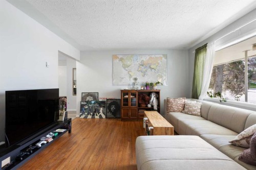 2816 18 Street Sw, Calgary, AB - Indoor Photo Showing Living Room