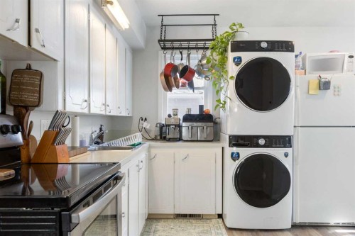2816 18 Street Sw, Calgary, AB - Indoor Photo Showing Laundry Room