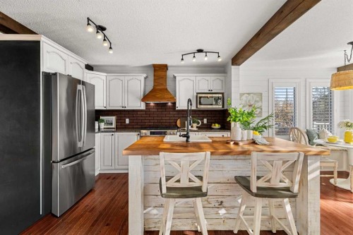 52 Canoe Road Sw, Airdrie, AB - Indoor Photo Showing Kitchen