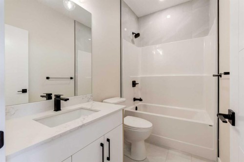 1993 Mccaskill Drive, Crossfield, AB - Indoor Photo Showing Bathroom
