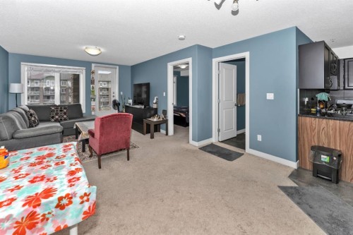 1316-6118 80 Avenue Ne, Calgary, AB - Indoor Photo Showing Living Room