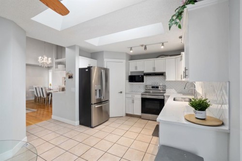 169 Coral Sands Terrace Ne, Calgary, AB - Indoor Photo Showing Kitchen