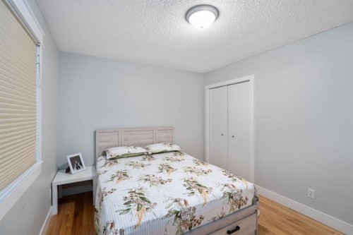 169 Coral Sands Terrace Ne, Calgary, AB - Indoor Photo Showing Bedroom