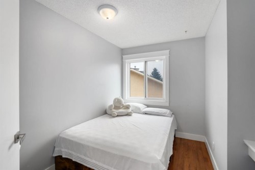 169 Coral Sands Terrace Ne, Calgary, AB - Indoor Photo Showing Bedroom