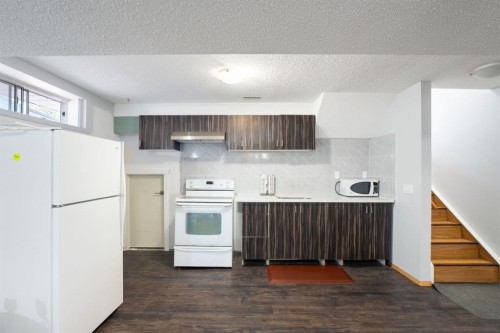169 Coral Sands Terrace Ne, Calgary, AB - Indoor Photo Showing Kitchen