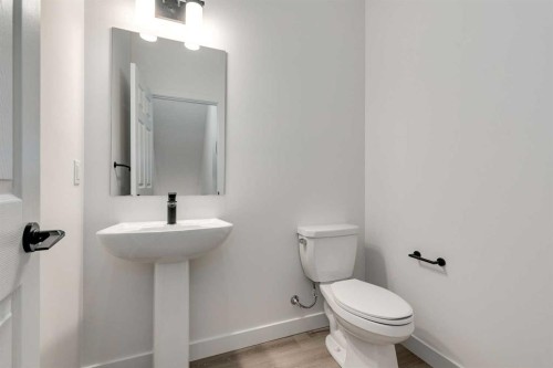 46 Belvedere Terrace Se, Calgary, AB - Indoor Photo Showing Bathroom