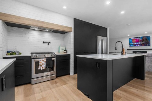 129 Sundown Place Se, Calgary, AB - Indoor Photo Showing Kitchen With Upgraded Kitchen