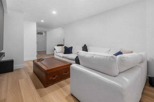 129 Sundown Place Se, Calgary, AB - Indoor