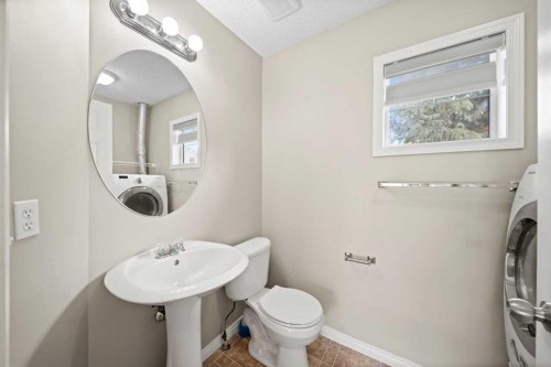 213 Copperfield Lane Se, Calgary, AB - Indoor Photo Showing Bathroom