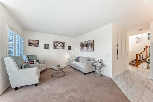 82 Mt Gibraltar Heights Se, Calgary, AB - Indoor Photo Showing Living Room