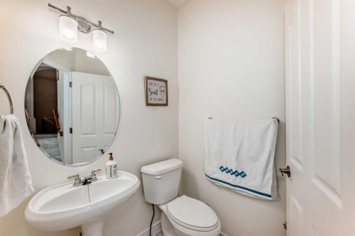 82 Mt Gibraltar Heights Se, Calgary, AB - Indoor Photo Showing Bathroom