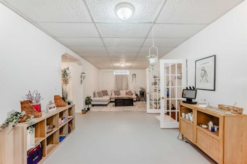 82 Mt Gibraltar Heights Se, Calgary, AB - Indoor Photo Showing Other Room