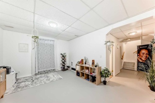 82 Mt Gibraltar Heights Se, Calgary, AB - Indoor