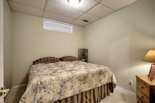 82 Mt Gibraltar Heights Se, Calgary, AB - Indoor Photo Showing Bedroom