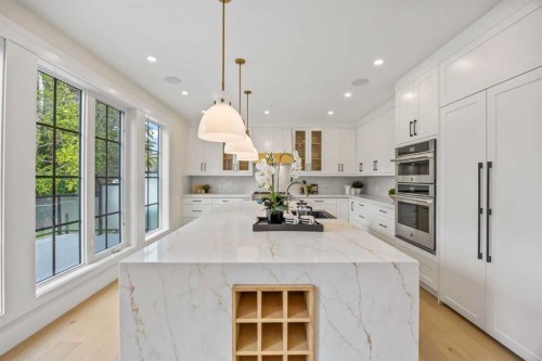 12 Vardana Place Nw, Calgary, AB - Indoor Photo Showing Kitchen With Upgraded Kitchen