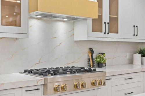 12 Vardana Place Nw, Calgary, AB - Indoor Photo Showing Kitchen