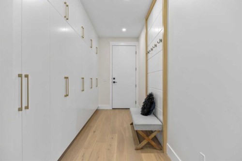 12 Vardana Place Nw, Calgary, AB - Indoor Photo Showing Other Room