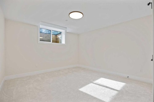 12 Vardana Place Nw, Calgary, AB - Indoor Photo Showing Other Room