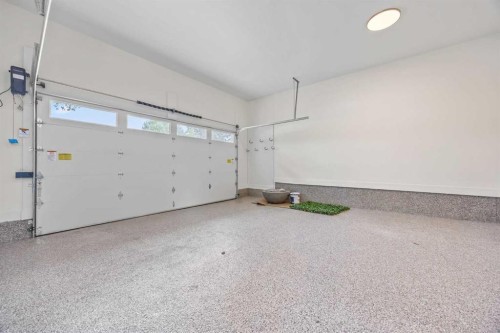 12 Vardana Place Nw, Calgary, AB - Indoor Photo Showing Garage