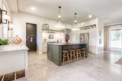 11-29327 Range Road 52, Rural Mountain View County, AB - Indoor