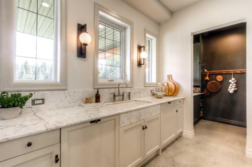 11-29327 Range Road 52, Rural Mountain View County, AB - Indoor Photo Showing Bathroom