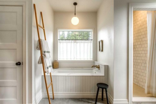 11-29327 Range Road 52, Rural Mountain View County, AB - Indoor Photo Showing Bathroom