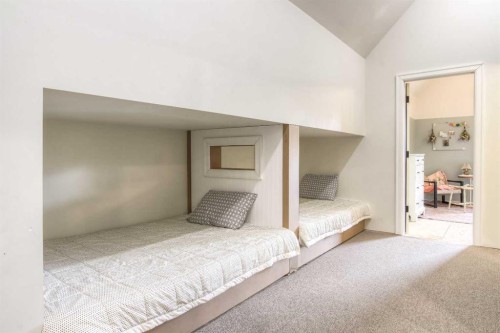 11-29327 Range Road 52, Rural Mountain View County, AB - Indoor Photo Showing Bedroom