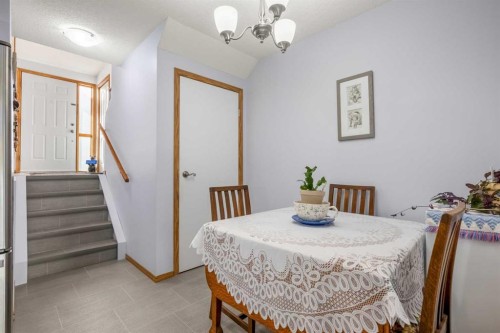147 Somervale Park Sw, Calgary, AB - Indoor Photo Showing Dining Room