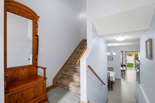 147 Somervale Park Sw, Calgary, AB - Indoor Photo Showing Other Room