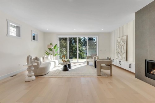 415 37 Avenue Nw, Calgary, AB - Indoor With Fireplace