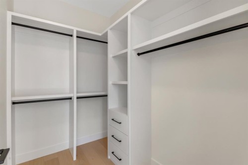 415 37 Avenue Nw, Calgary, AB - Indoor With Storage