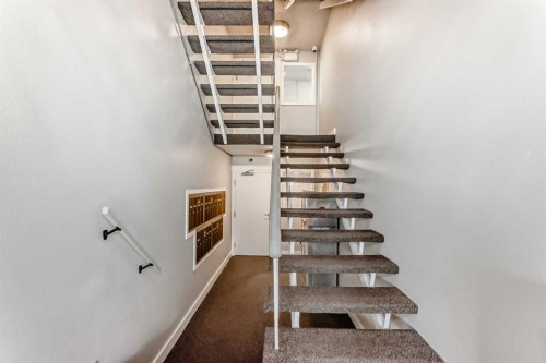 4A-80 Galbraith Drive Sw, Calgary, AB - Indoor Photo Showing Other Room