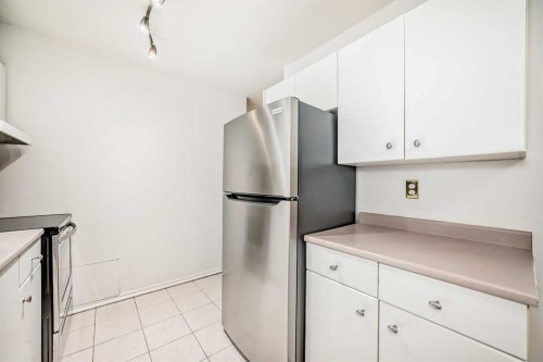 4A-80 Galbraith Drive Sw, Calgary, AB - Indoor Photo Showing Kitchen