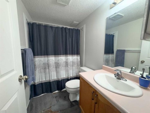 3 Alberta Avenue, Okotoks, AB - Indoor Photo Showing Bathroom