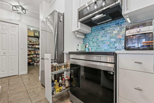 607-738 3 Avenue Sw, Calgary, AB - Indoor Photo Showing Kitchen