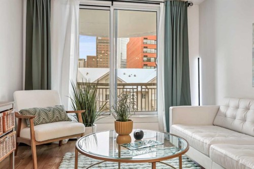 607-738 3 Avenue Sw, Calgary, AB - Indoor Photo Showing Living Room