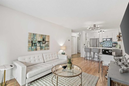 607-738 3 Avenue Sw, Calgary, AB - Indoor Photo Showing Living Room