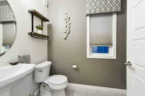 28 Auburn Glen Close Se, Calgary, AB - Indoor Photo Showing Bathroom