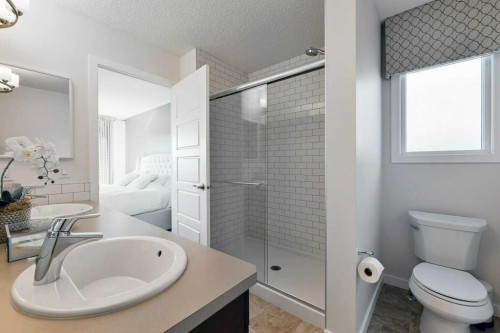 28 Auburn Glen Close Se, Calgary, AB - Indoor Photo Showing Bathroom