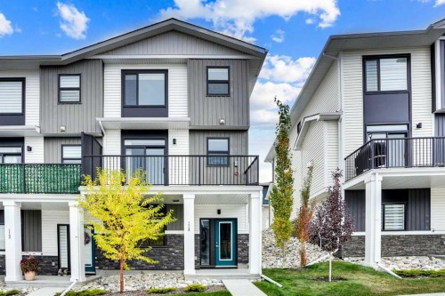 114 Crestridge Hill SW Calgary, AB T3B 6L1