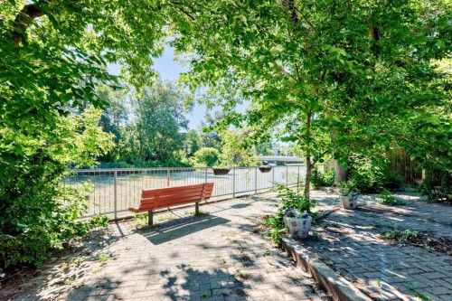 103-120 24 Avenue Sw, Calgary, AB - Outdoor