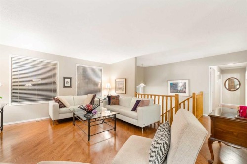 48 Thornwood Close Nw, Calgary, AB - Indoor Photo Showing Living Room